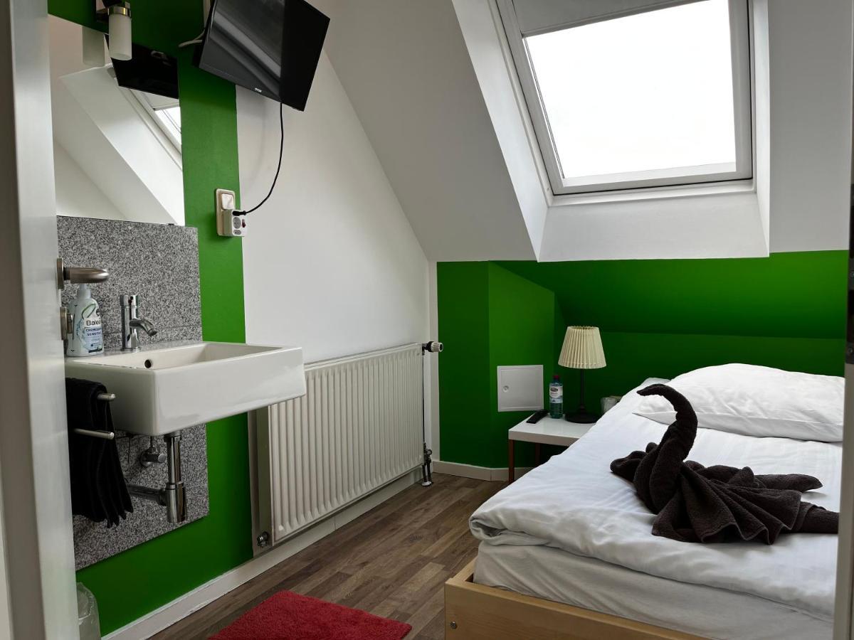 Hotelzimmer In Neusserstrasse Cologne Exterior photo